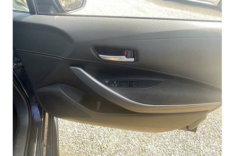 1.8 VVT-h Icon Touring Sports 5dr Petrol Hybrid CVT Euro 6 (s/s) (140 ps)