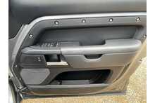 Land Rover Defender 110 D250 MHEV 2022