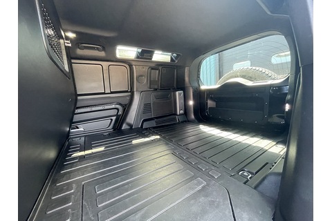 3.0 D250 MHEV Hard Top SUV 5dr Diesel Auto 4WD MWB Euro 6 (s/s) (250 ps)