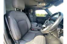 Land Rover Defender 110 D250 MHEV 2023