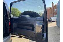 Land Rover Defender 110 D250 MHEV 2023