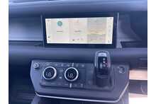 Land Rover Defender 110 D250 MHEV 2023