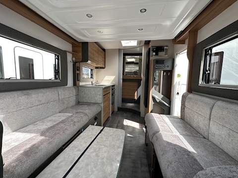 Bailey Adamo 69-4 - N1640