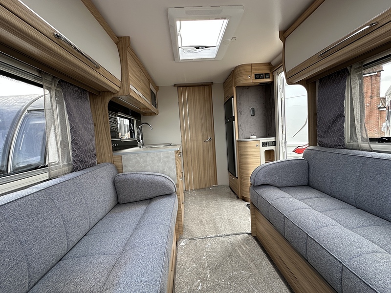 Bailey Unicorn Pamplona  Caravan - Large 2