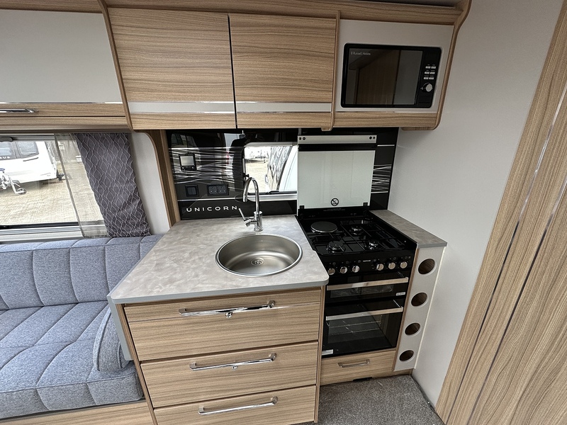 Bailey Unicorn Pamplona  Caravan - Large 4