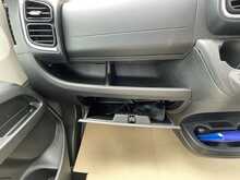 Carado V337 Pro + 2025 Motorhome15