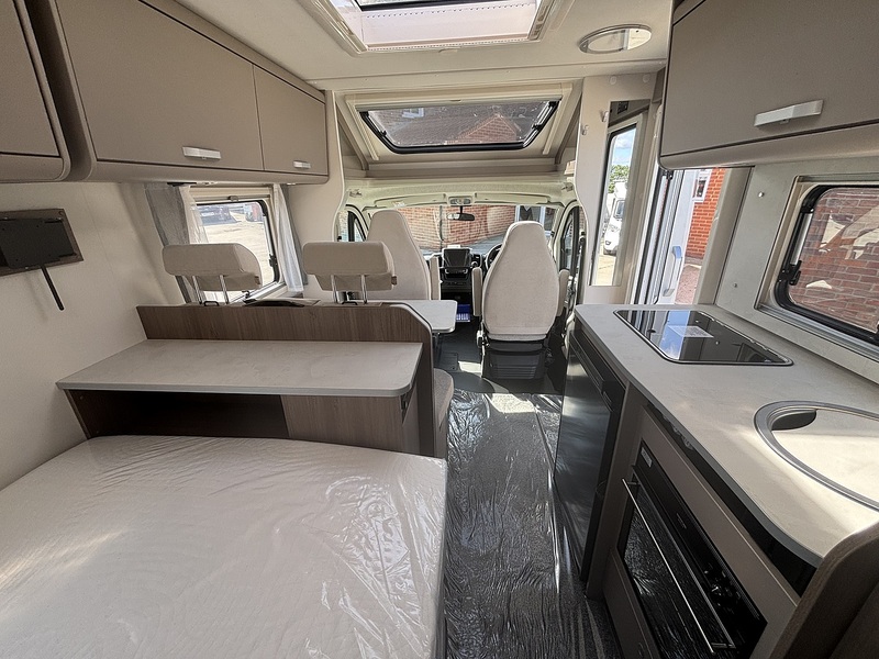 Carado T135 Pro + 2025 Motorhome - Large 38
