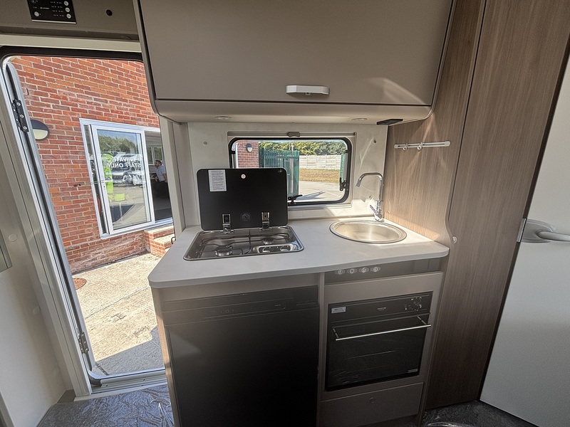 Carado T135 Pro + 2025 Motorhome - Large 24