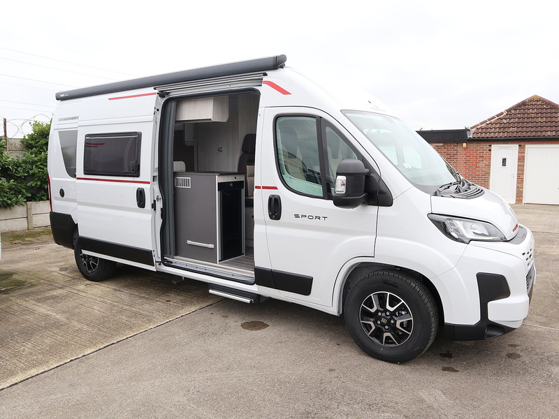 Rollerteam Livingstone 6 Sport  Campervan - Large 3