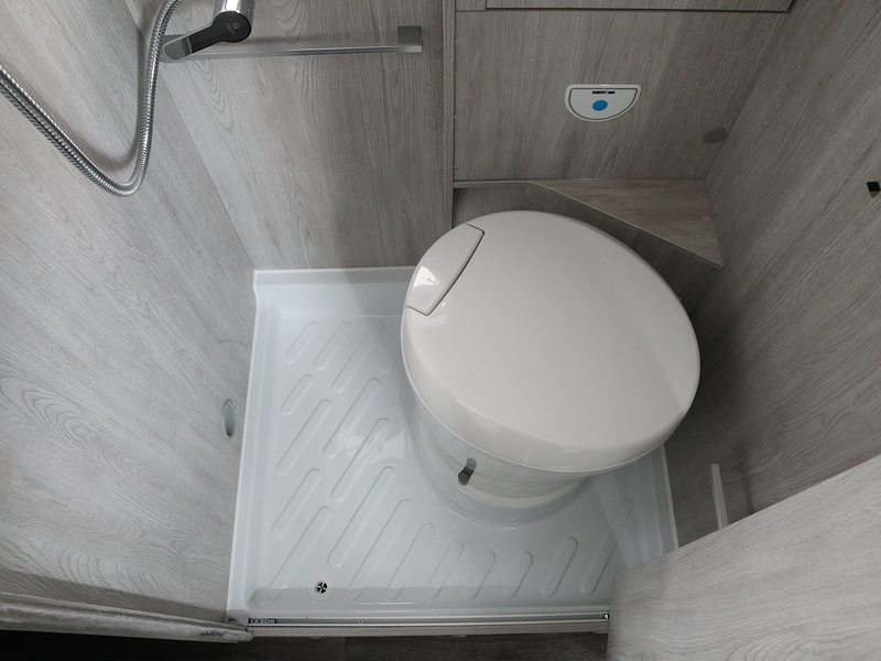 Rollerteam Livingstone 6 Sport  Campervan - Large 18