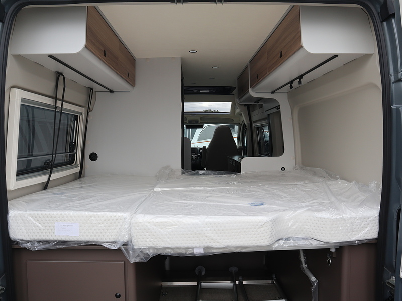 Burstner B66 C 600  Campervan - Large 8