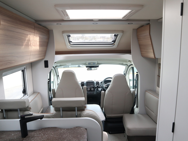 Burstner B66 T 690 G  Motorhome - Large 8