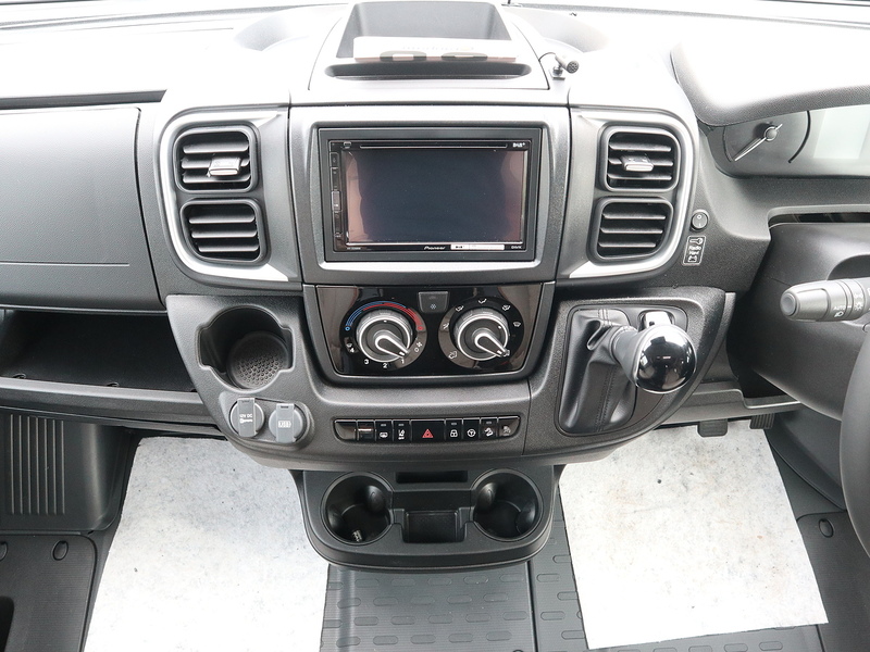 Burstner B66 T 690 G  Motorhome - Large 11