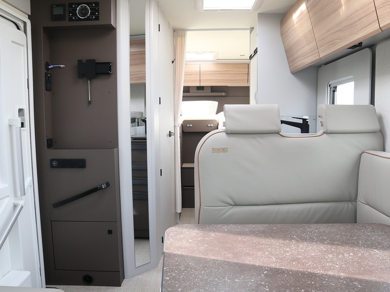 Burstner B66 T 690 G  Motorhome - Large 14