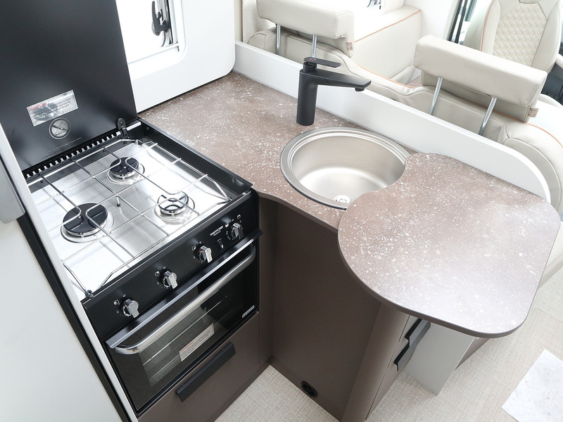 Burstner B66 T 690 G  Motorhome - Large 18