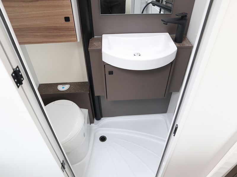 Burstner B66 T 690 G  Motorhome - Large 19