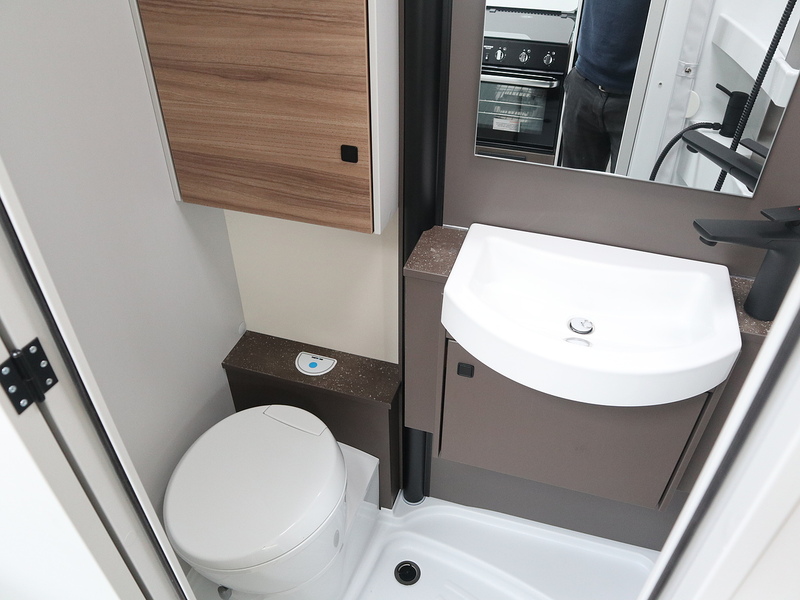 Burstner B66 T 690 G  Motorhome - Large 22