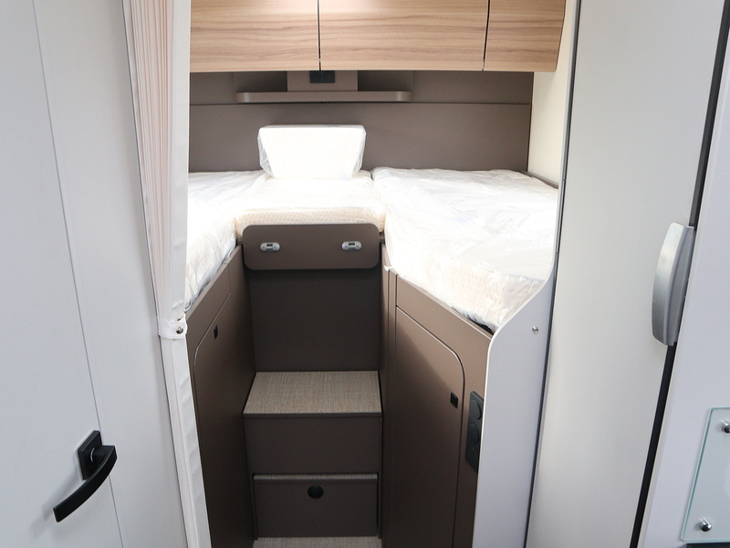 Burstner B66 T 690 G  Motorhome - Large 23