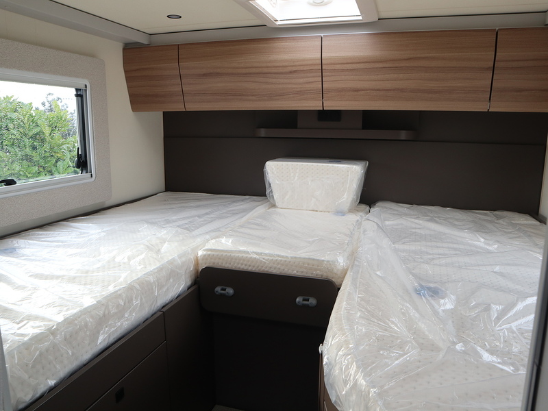 Burstner B66 T 690 G  Motorhome - Large 24