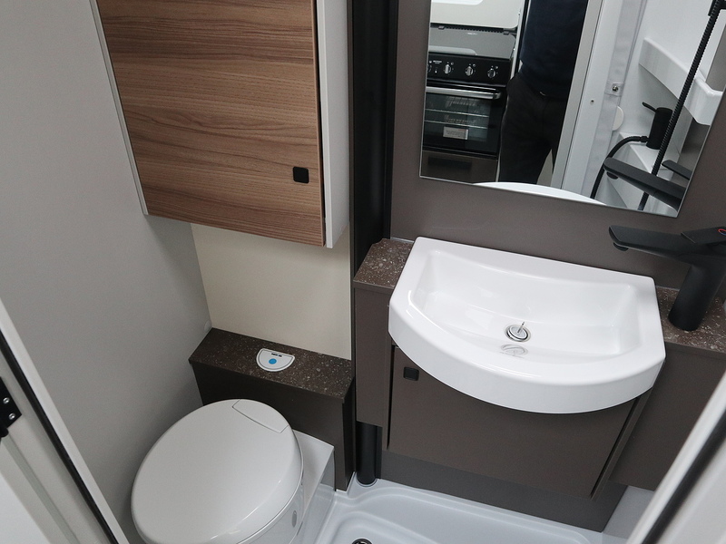 Burstner B66 IT 690 G  Motorhome - Large 22