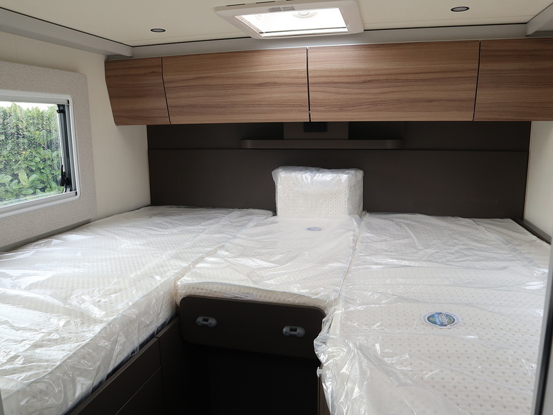 Burstner B66 IT 690 G  Motorhome - Large 24