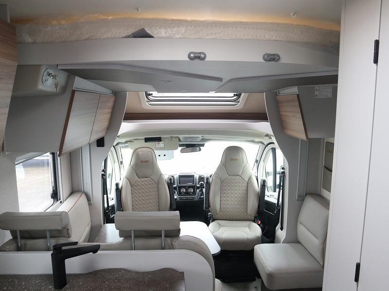 Burstner B66 IT 690 G  Motorhome - Large 27