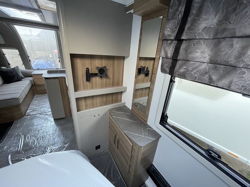 Bailey Alicanto Grande Deluxe Evora 2026 Caravan - Large 19