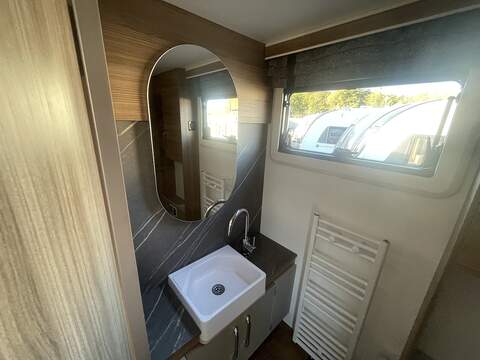 Bailey Alicanto Grande Deluxe Porto Caravan - N2140