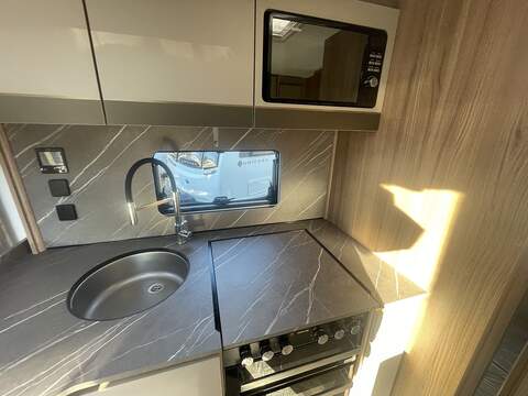 Bailey Alicanto Grande Deluxe Porto Caravan - N2140