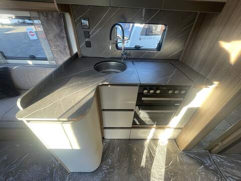 Bailey Alicanto Grande Deluxe Porto Caravan - N2140