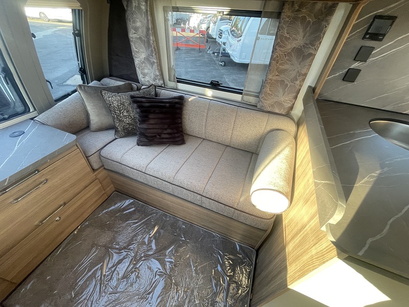Bailey Alicanto Grande Deluxe Porto 2026 Caravan - Large 18