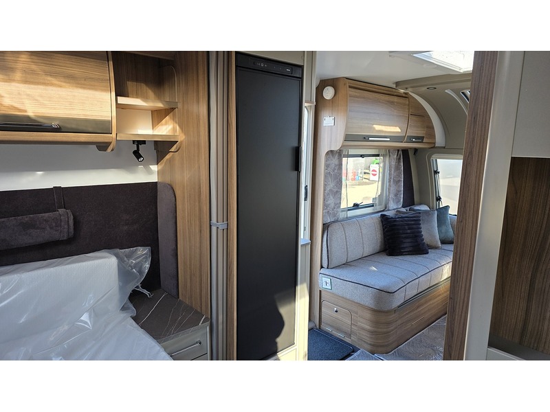 Bailey Alicanto Grande Deluxe Sintra 2026 Caravan - Large 18