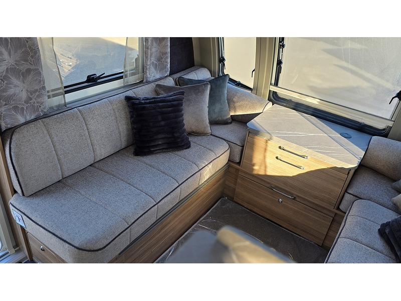 Bailey Alicanto Grande Deluxe Sintra 2026 Caravan - Large 4