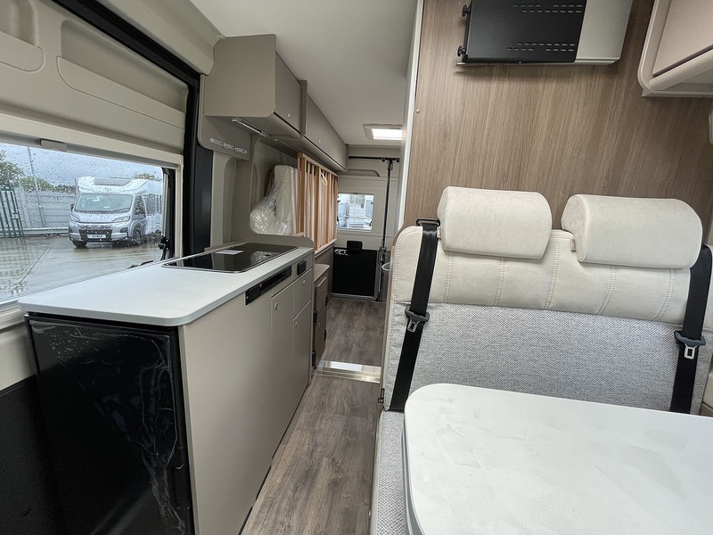 Carado CV602 Pro  Campervan - Large 2