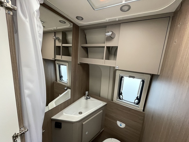 Carado CV602 Pro  Campervan - Large 14