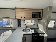 Bailey Pegasus Grande Black Edition Brindisi 2026 Caravan8