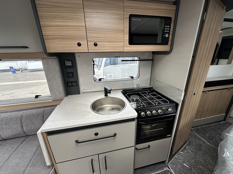 Bailey Phoenix Black Edition 440 2026 Caravan - Large 4