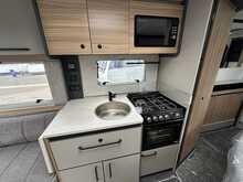 Bailey Phoenix Black Edition 440 2026 Caravan4