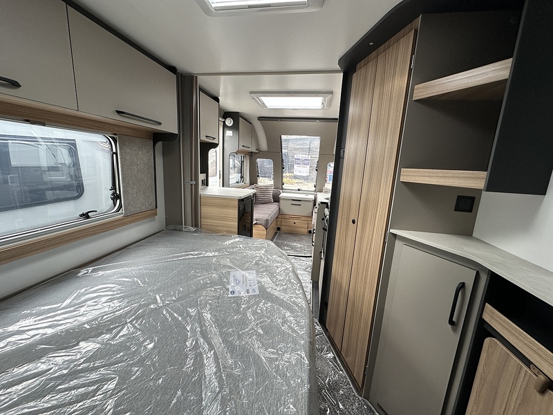 Bailey Phoenix Black Edition 440 2026 Caravan - Large 6