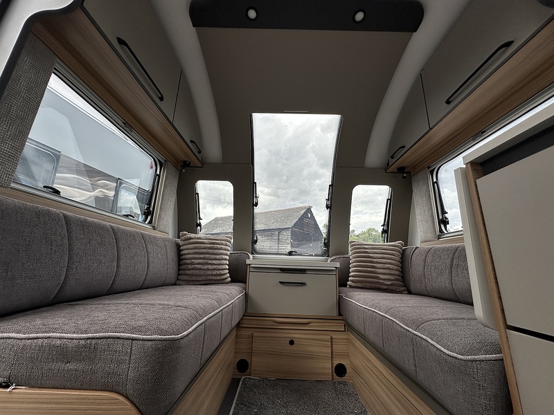 Bailey Phoenix Black Edition 440 2026 Caravan - Large 13