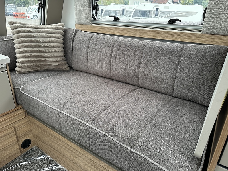 Bailey Phoenix Black Edition 440 2026 Caravan - Large 14