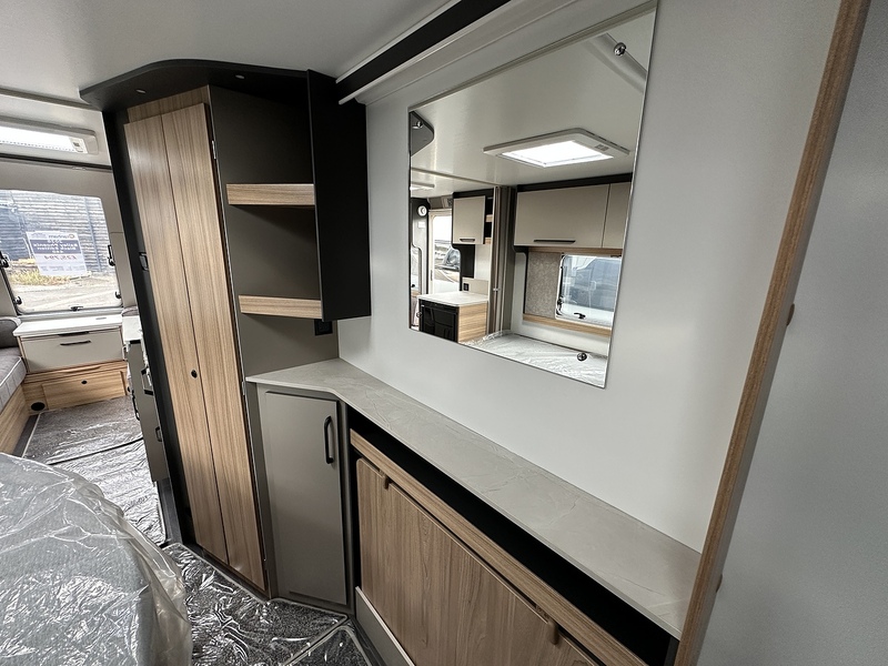 Bailey Phoenix Black Edition 440 2026 Caravan - Large 17