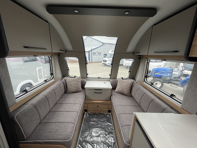 Bailey Phoenix Black Edition 440 2026 Caravan - Large 3