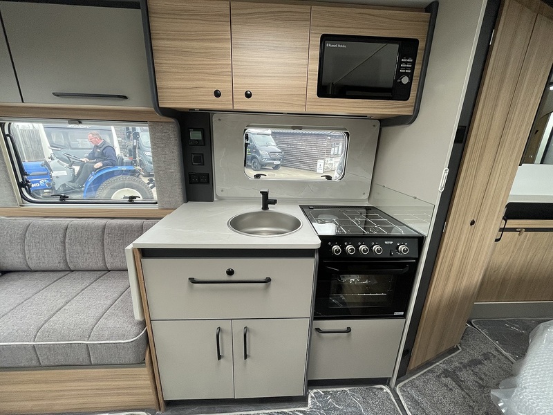 Bailey Phoenix Black Edition 440 2026 Caravan - Large 5