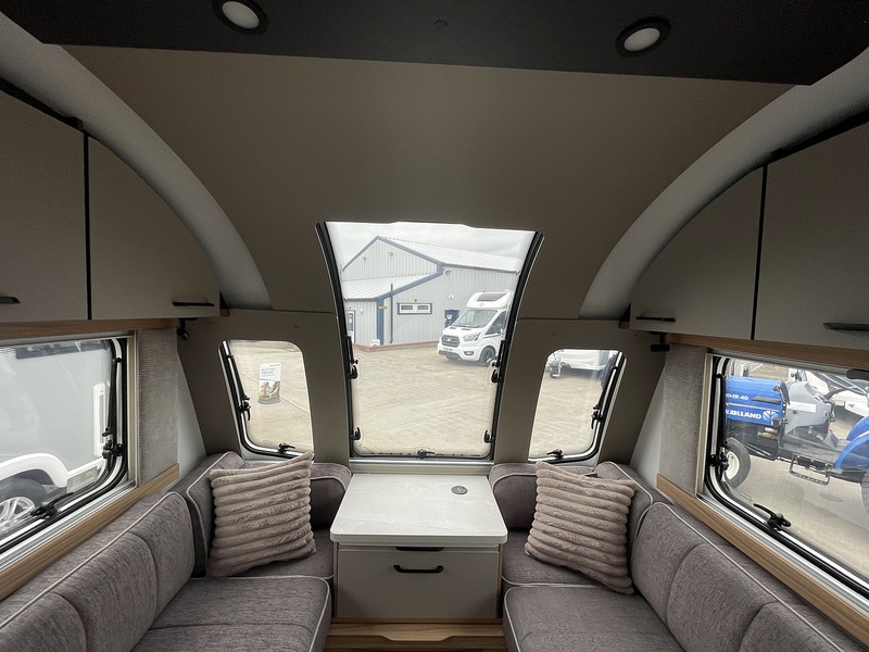 Bailey Phoenix Black Edition 440 2026 Caravan - Large 4