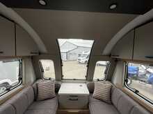 Bailey Phoenix Black Edition 440 2026 Caravan4