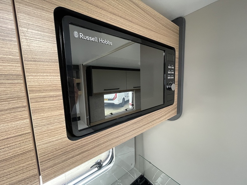 Bailey Phoenix Black Edition 440 2026 Caravan - Large 8