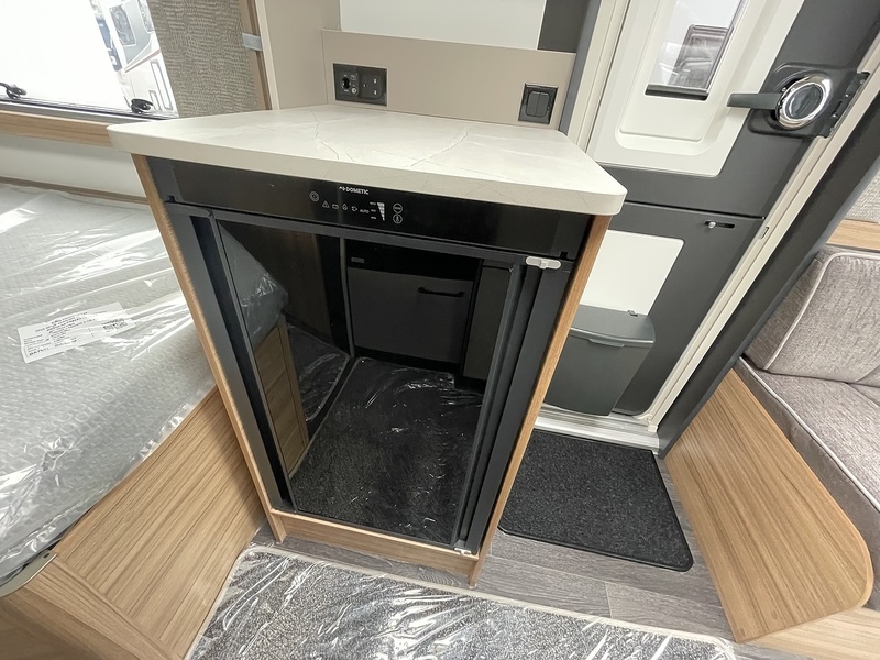 Bailey Phoenix Black Edition 440 2026 Caravan - Large 9