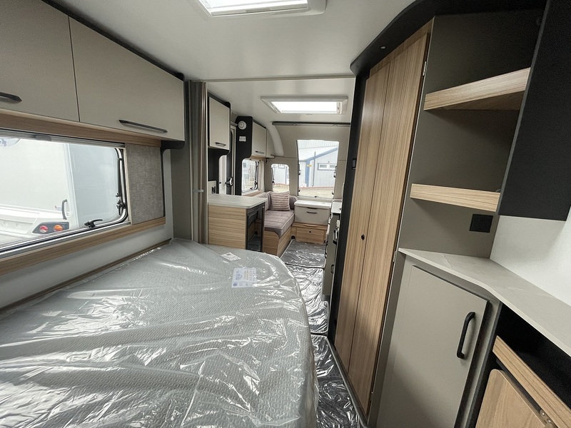 Bailey Phoenix Black Edition 440 2026 Caravan - Large 19