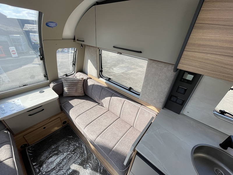 Bailey Phoenix Black Edition 640 2026 Caravan - Large 6